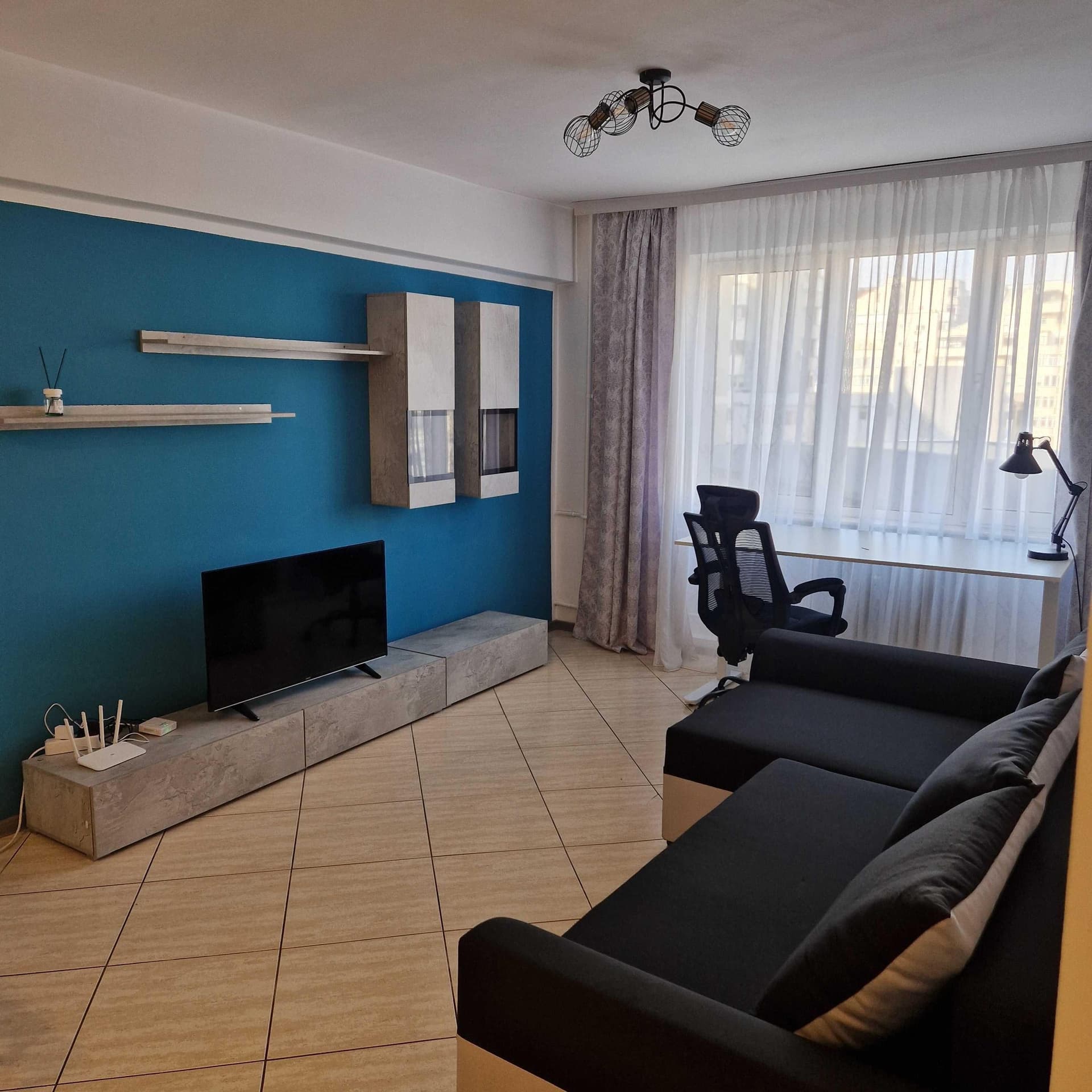 Inchiriez ap 2 camere decomandate, ultracentral , 400 eur/luna.