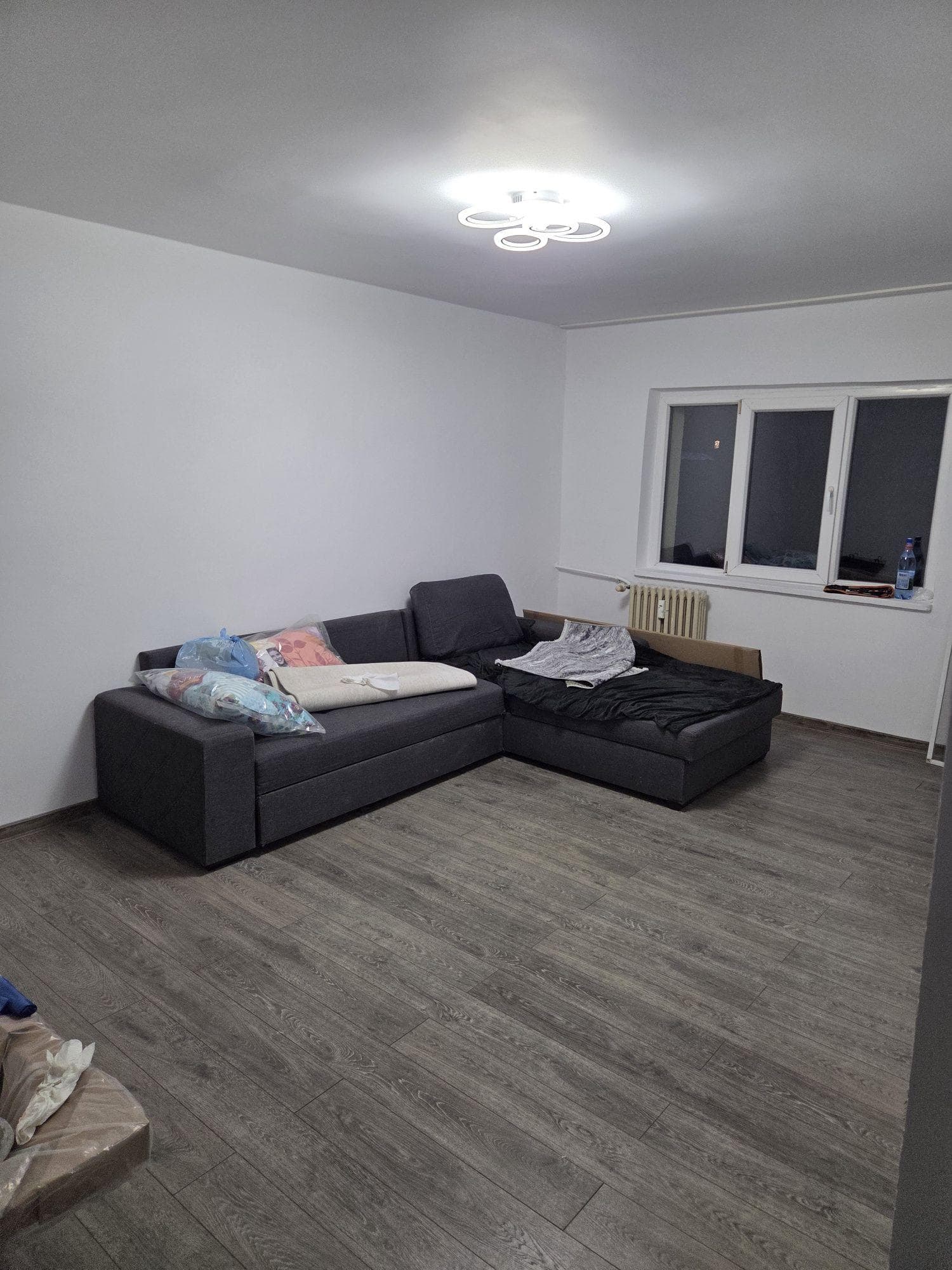 Închiriez apartament cu 2 camere în Rovine - imagine 1