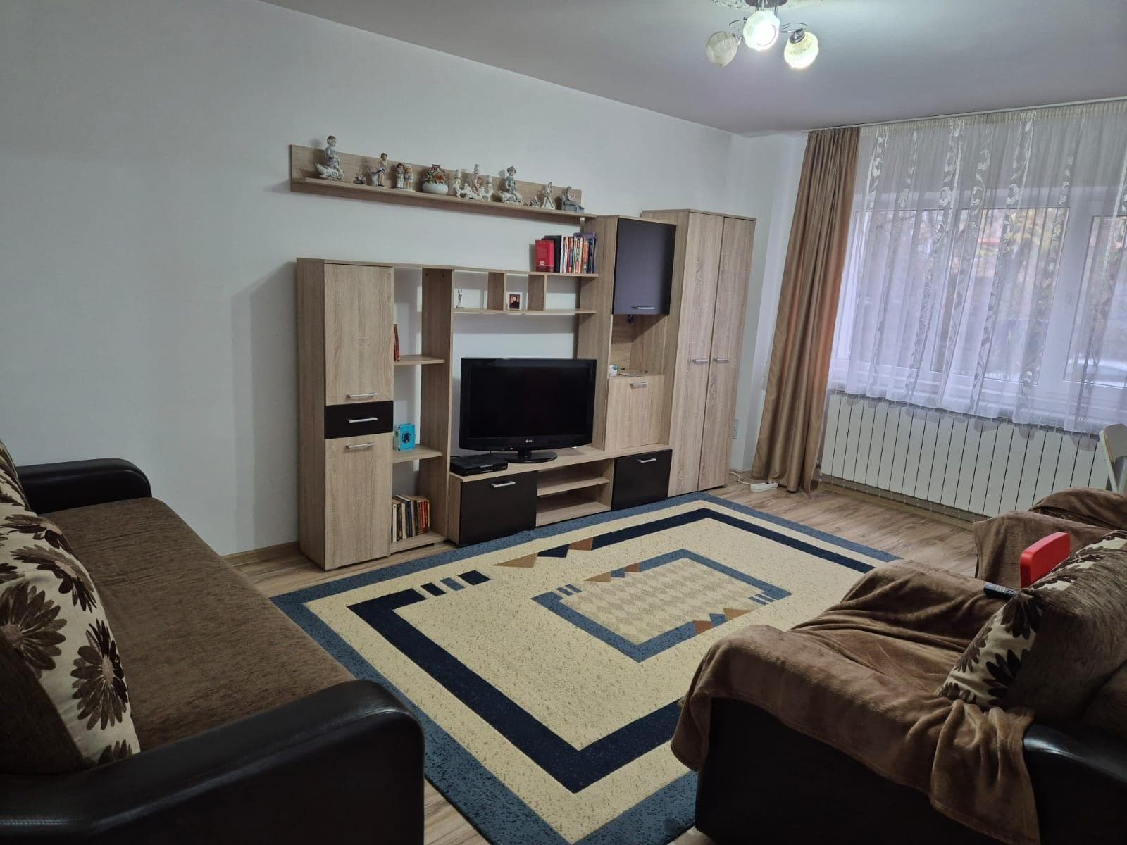 Inchiriez apartament