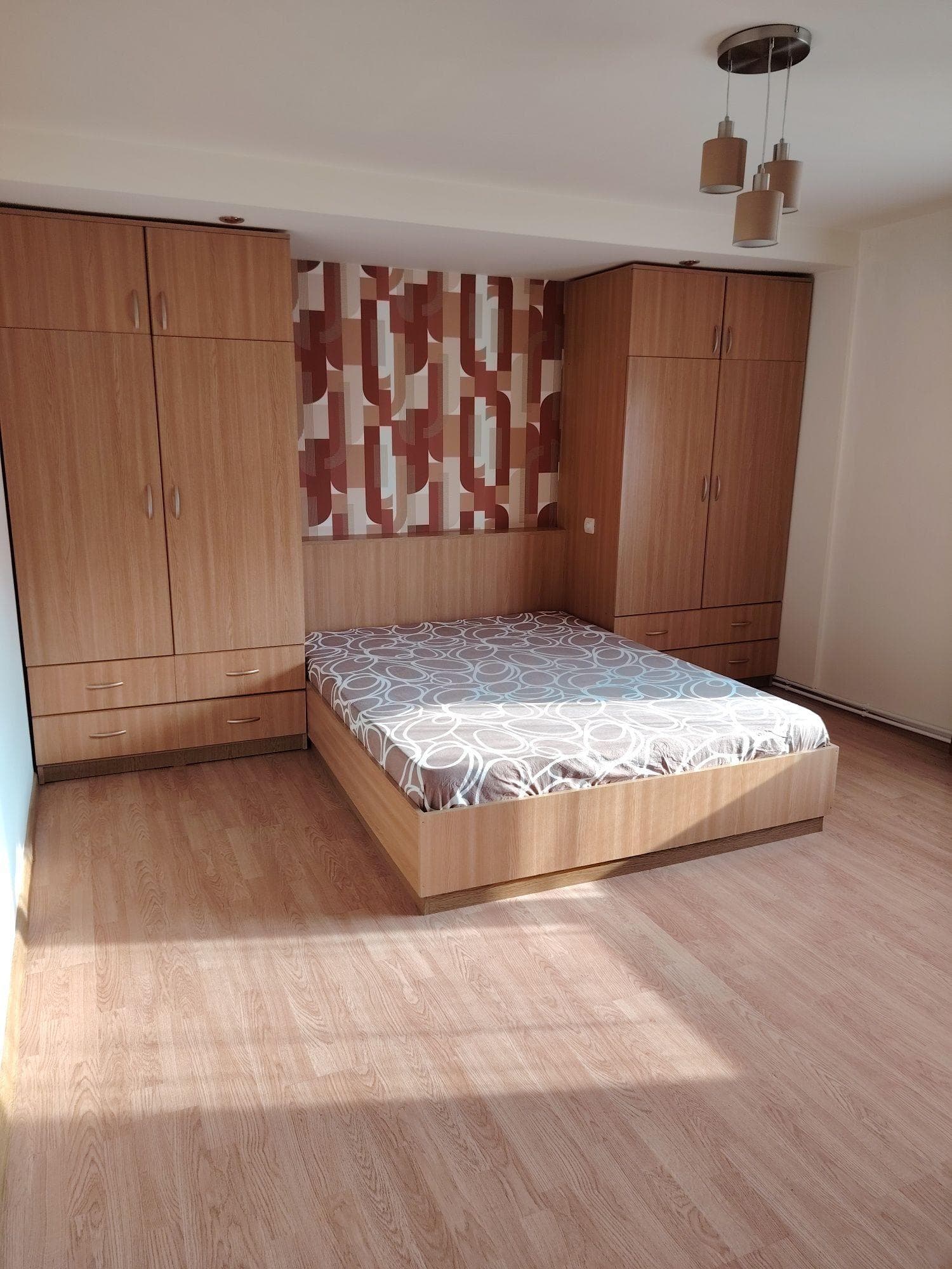 Închiriez apartament cu doua camere la casa  1 Mai  spitalull nr 1