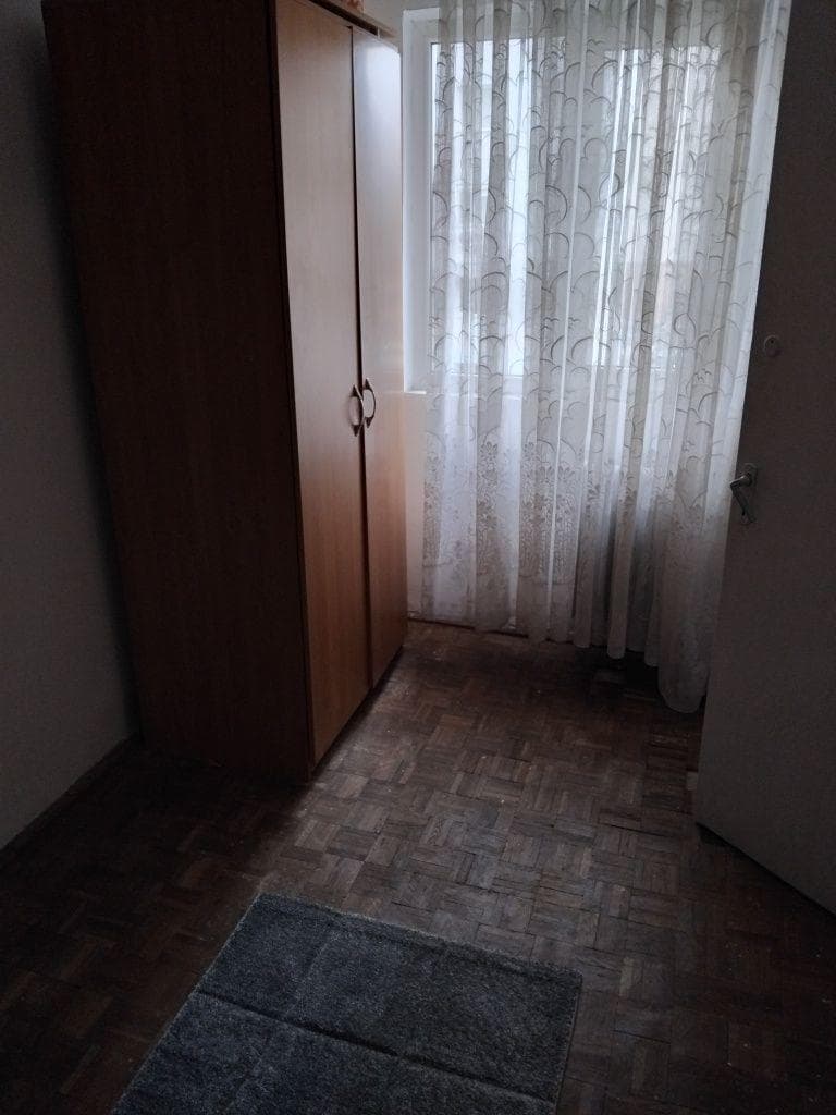 Închiriez apartament - imagine 1