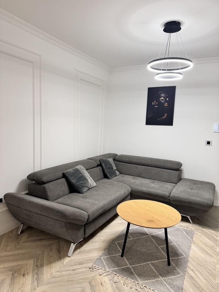 Inchiriez apartament 2 camere cu loc de parcare - imagine 1