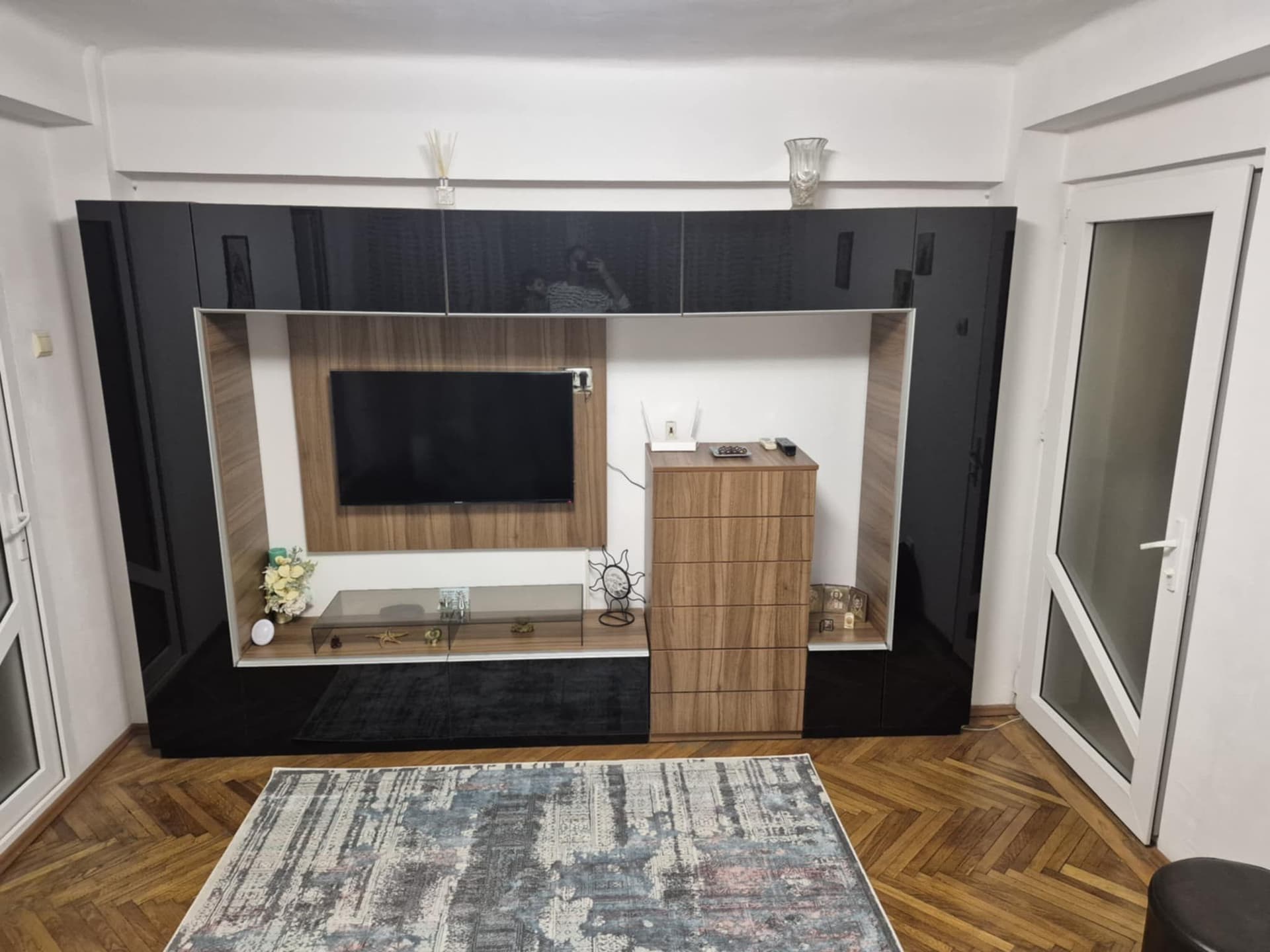Închiriez apartament ultracentral. - imagine 1