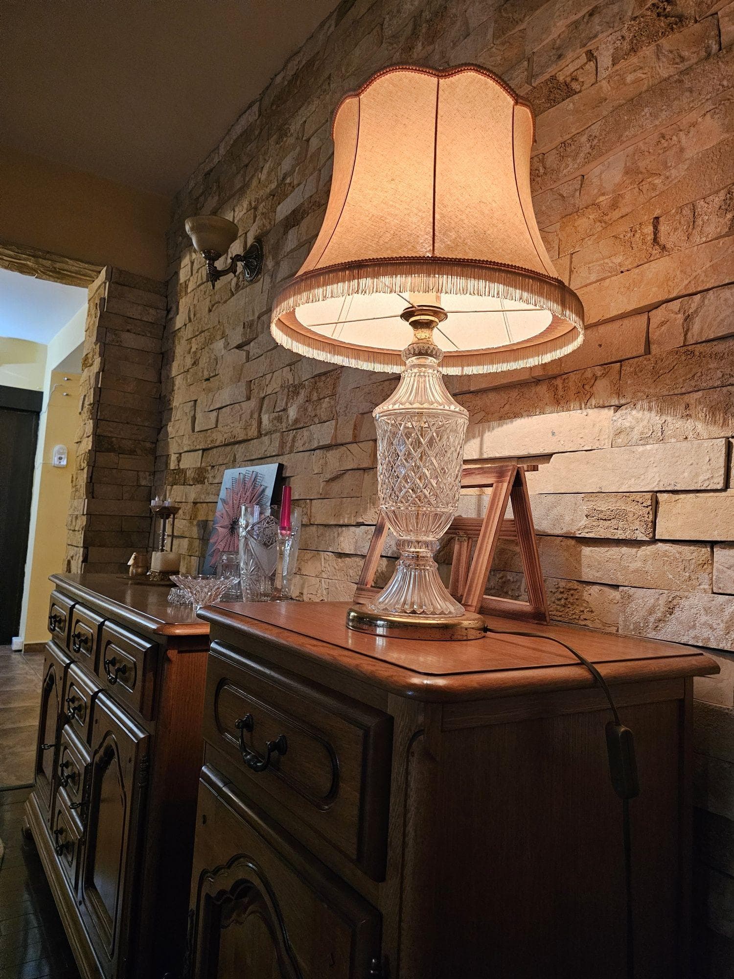 Inchiriez apartament 4 camere cu garaj - imagine 1