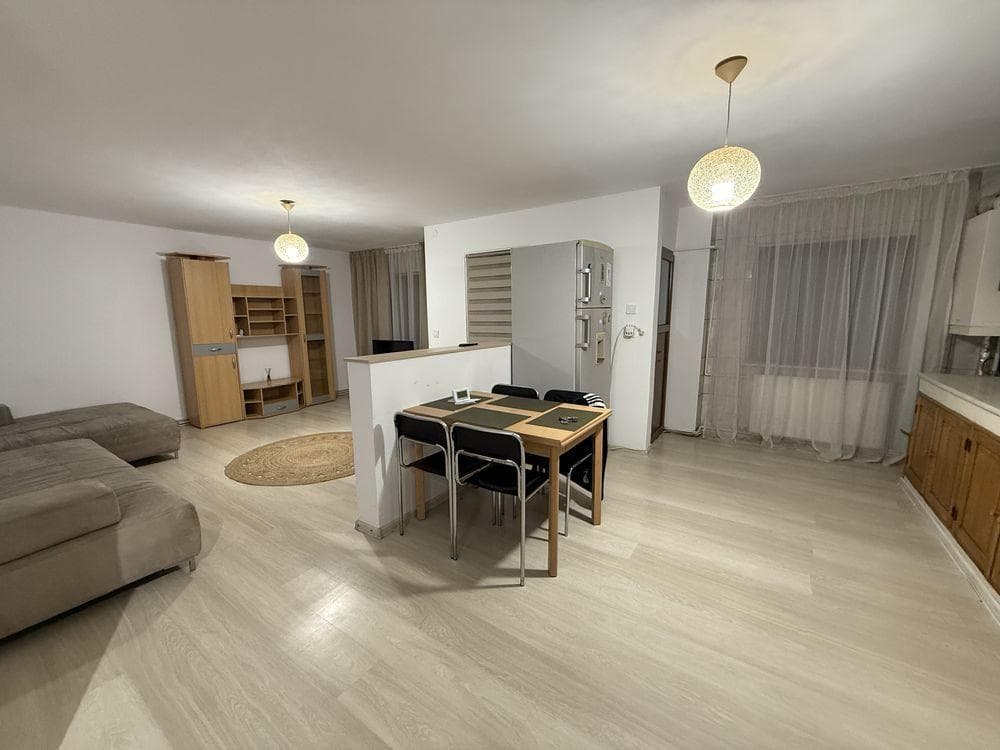 De închiriat, aparatament cu 4 camere, zona Sucpi - imagine 1