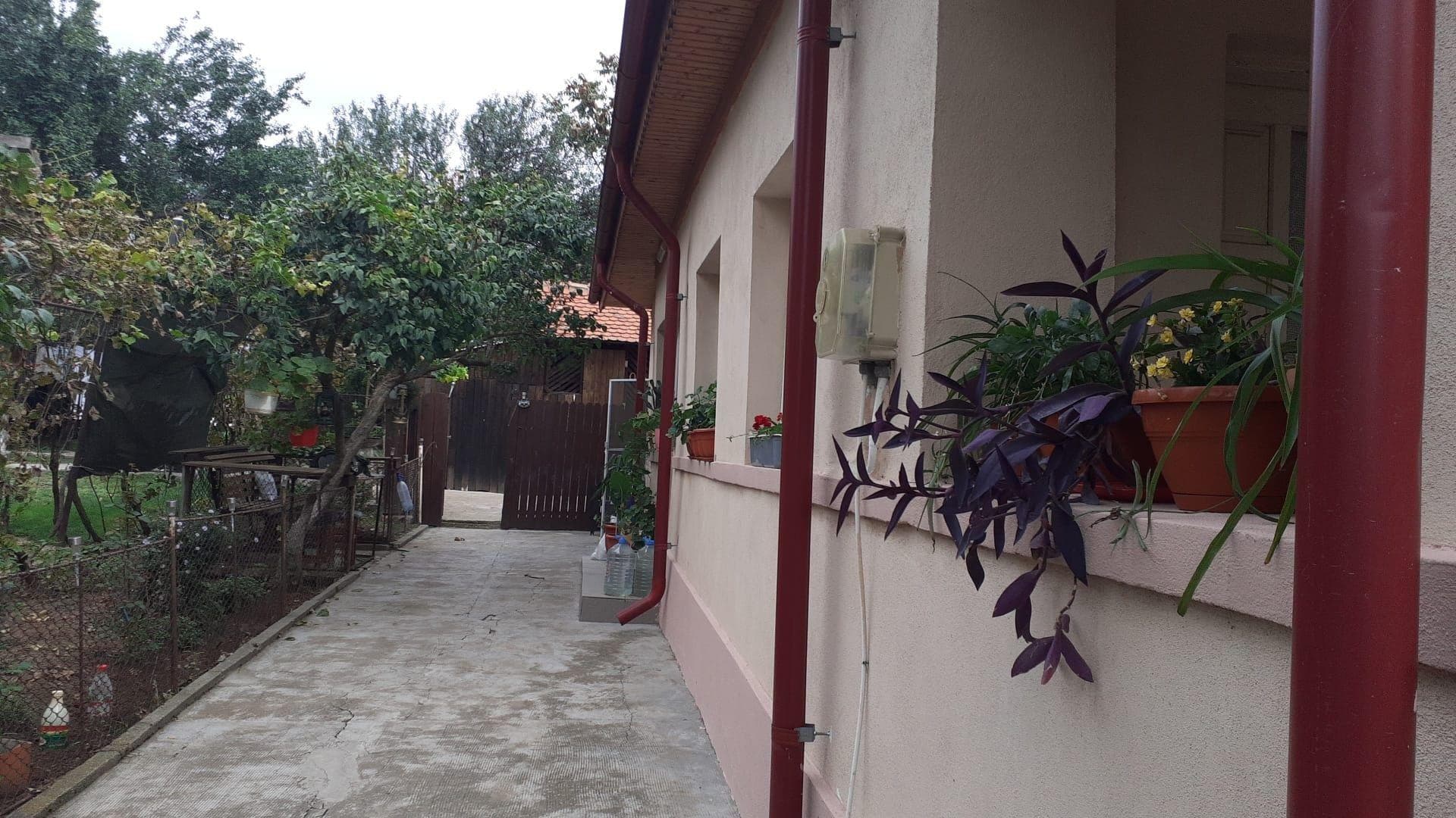 Casa cu 3 camere , bucătărie,baie,situata la 8,5 Km de Selgros Craiova