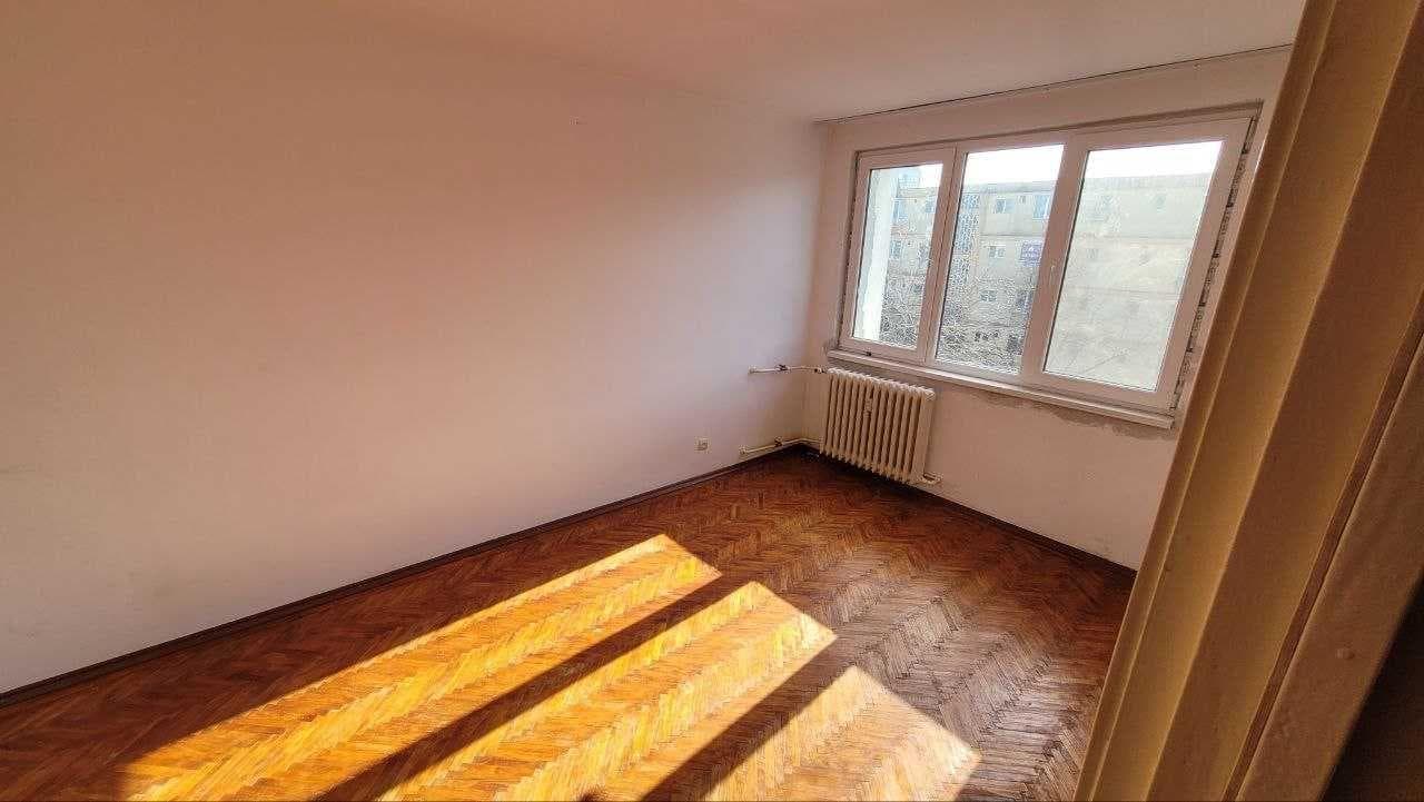 Birou Spatiu de locuit NEMOBILAT de inchiriat 2 camere apartament