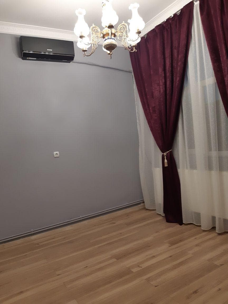 Inchiriez spatiu salon - imagine 1