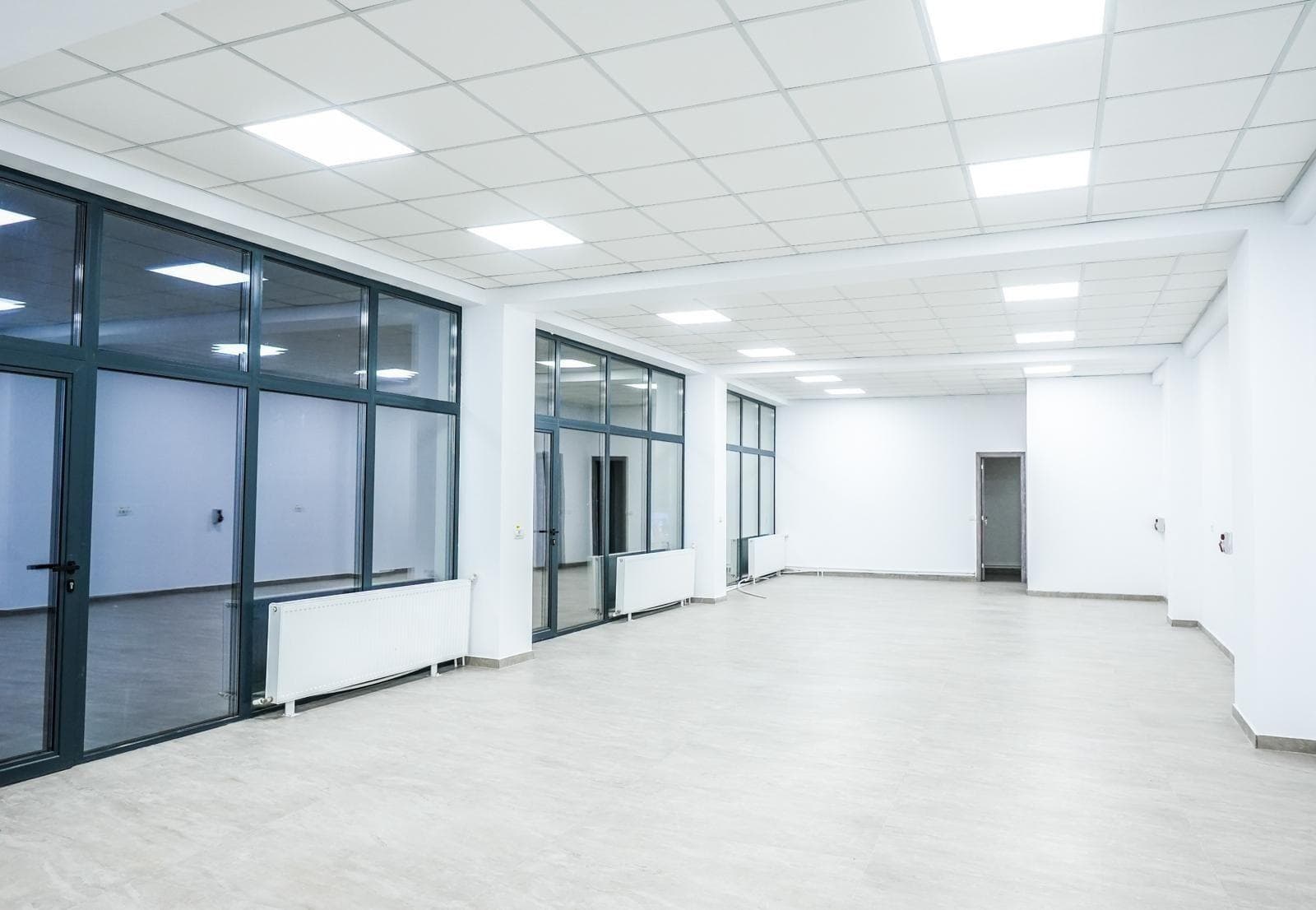 Închiriem Spațiu Et.1,240 m.p.. Zona Amaradia - imagine 1