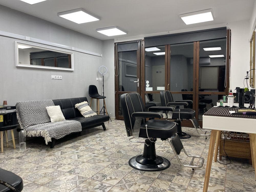 Spatiu comercial / garsoniera cu curte - imagine 1