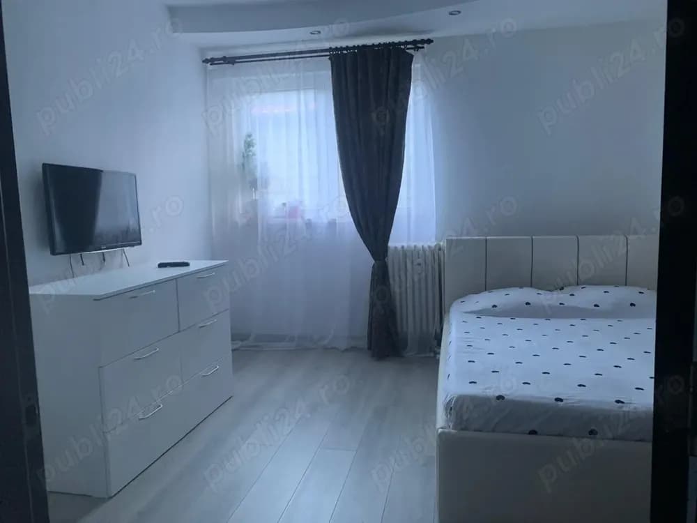 Închiriez cameră tip garsonieră - imagine 1