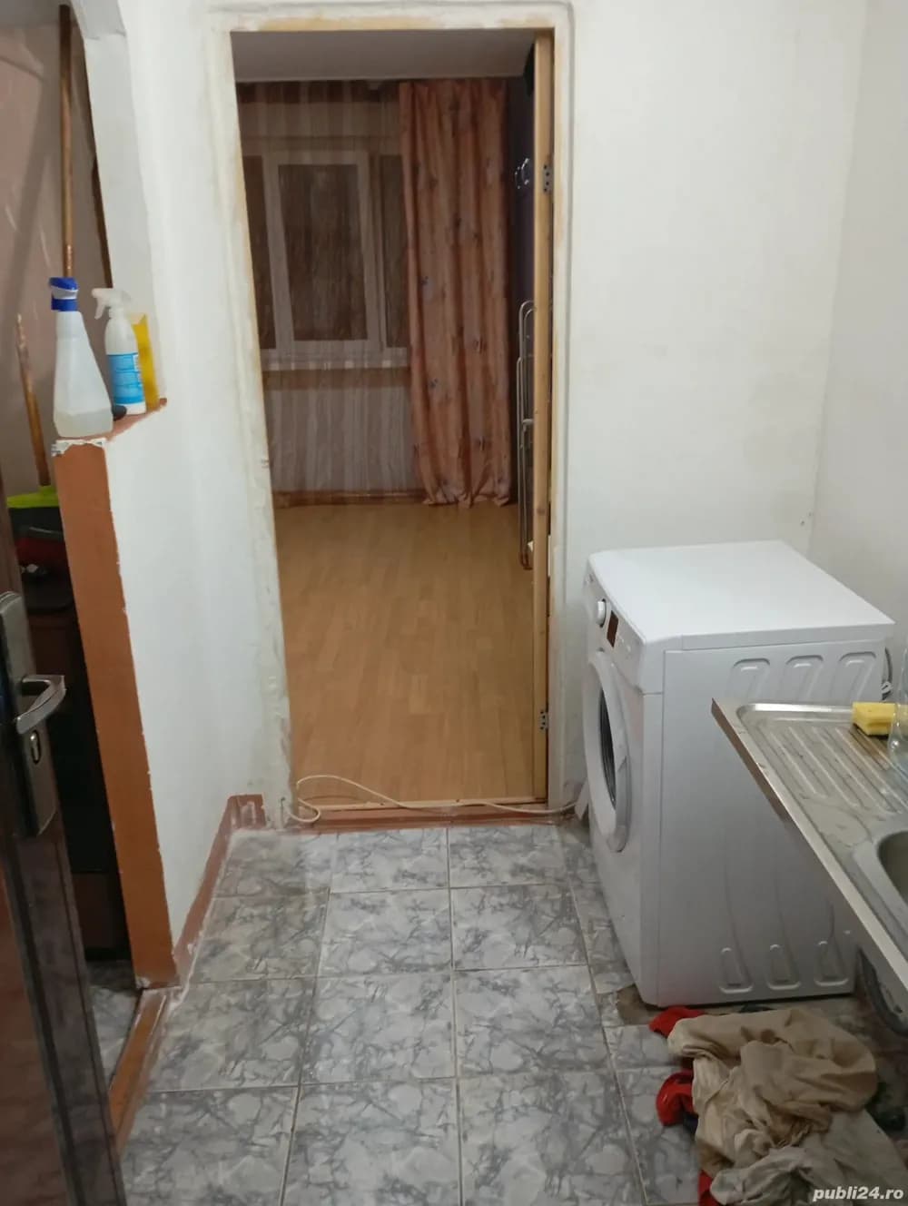 camera de închiriat