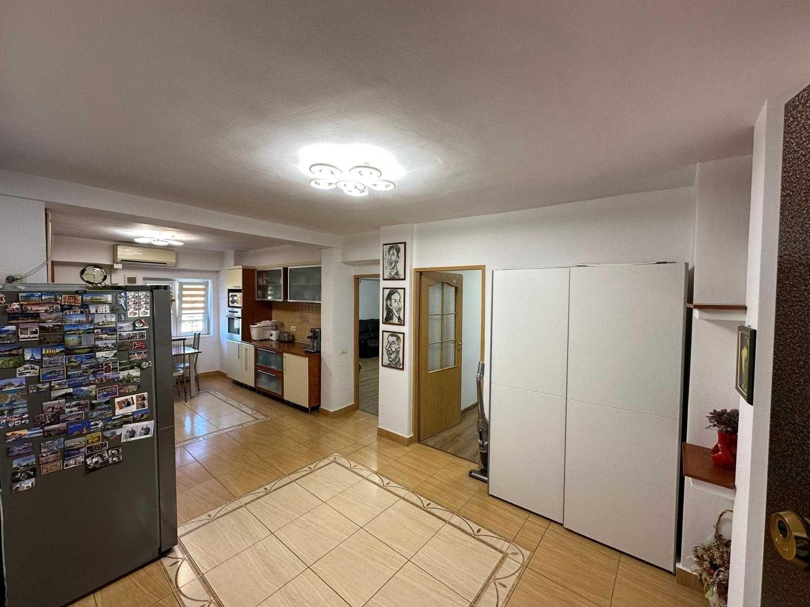P.F. vând apartament cu 3 camere 90 mp zona FSEGA - imagine 2