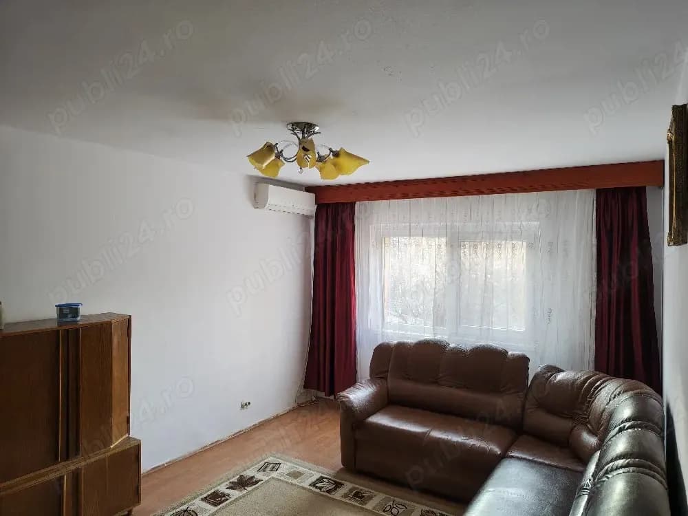 Două camere decomandate