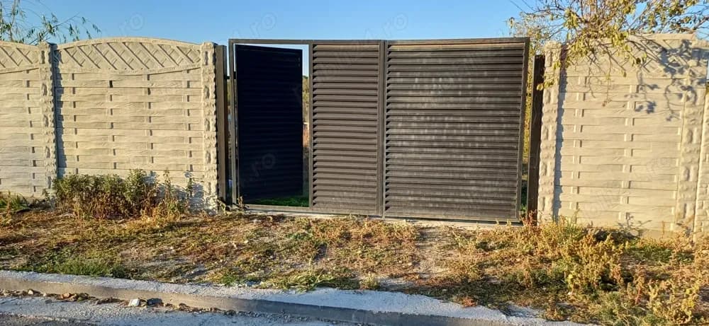 Vând teren la Sărbătoarea