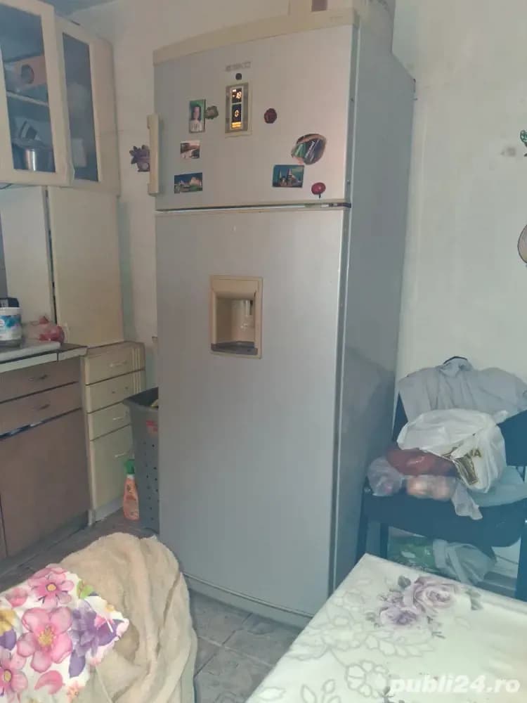 închiriez cameră mare mobilată Medicina veche,Parcul RomanescuUnirii - imagine 1