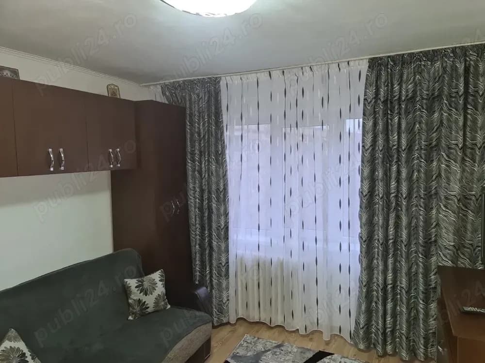 Vand camera de camin transformata in garsoniera - imagine 1