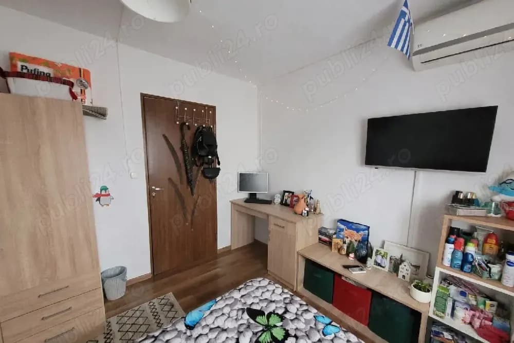 Vând cameră de cămin