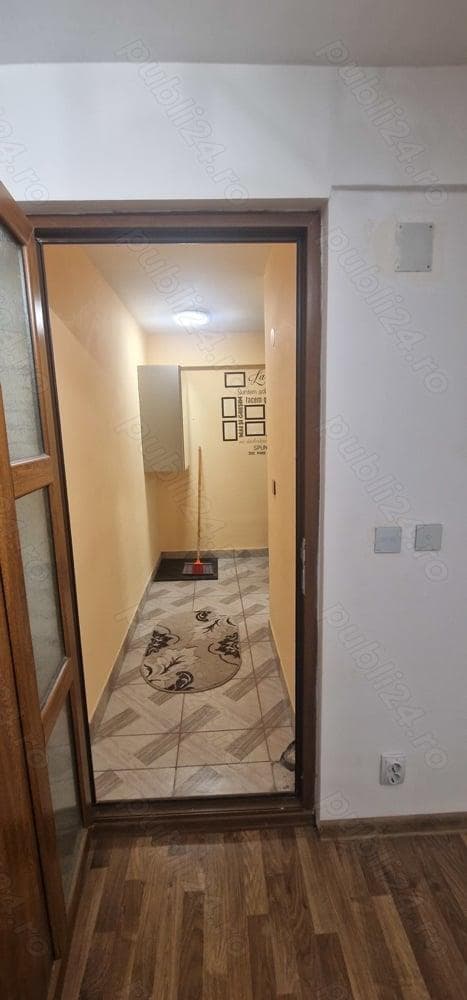 Vând apartament 3 camere decomandat (54 mp) - imagine 1