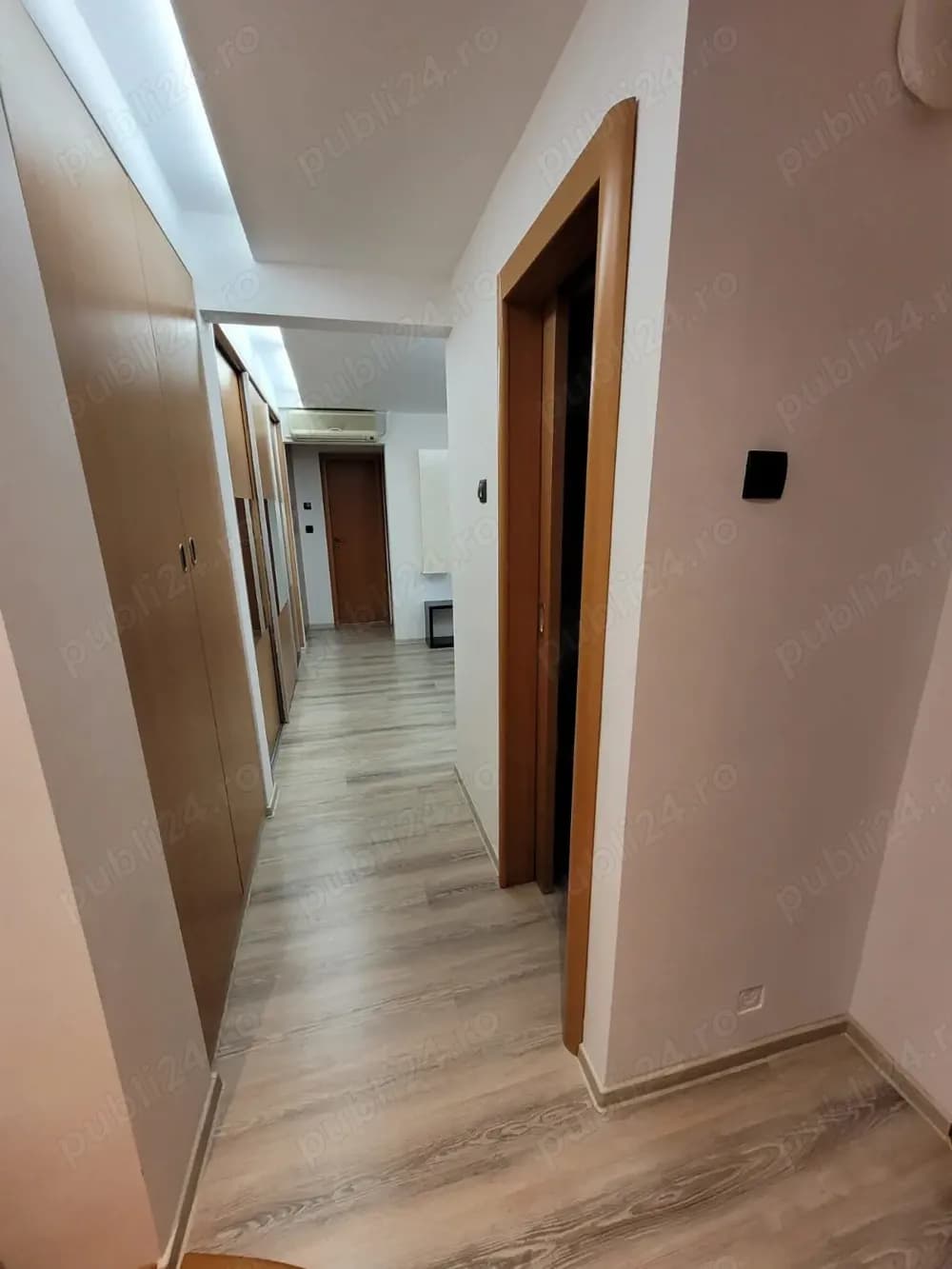 Vând apartament decomandat, cu 3 camere, în 1 mai