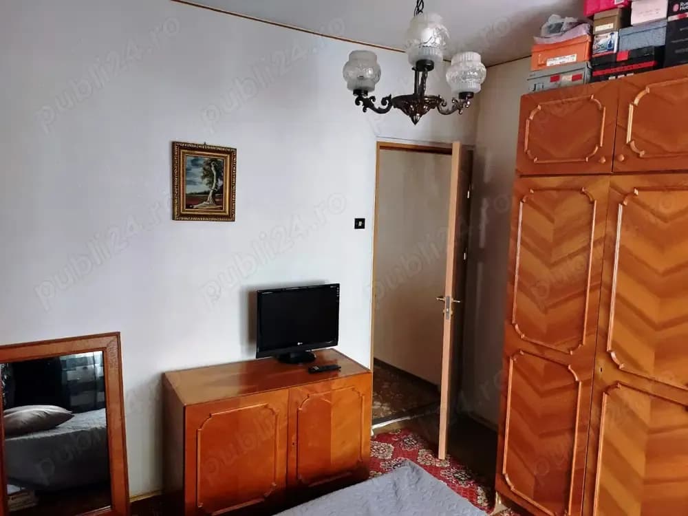 Apartament cu trei camere decomandat in Calea Bucuresti - imagine 1