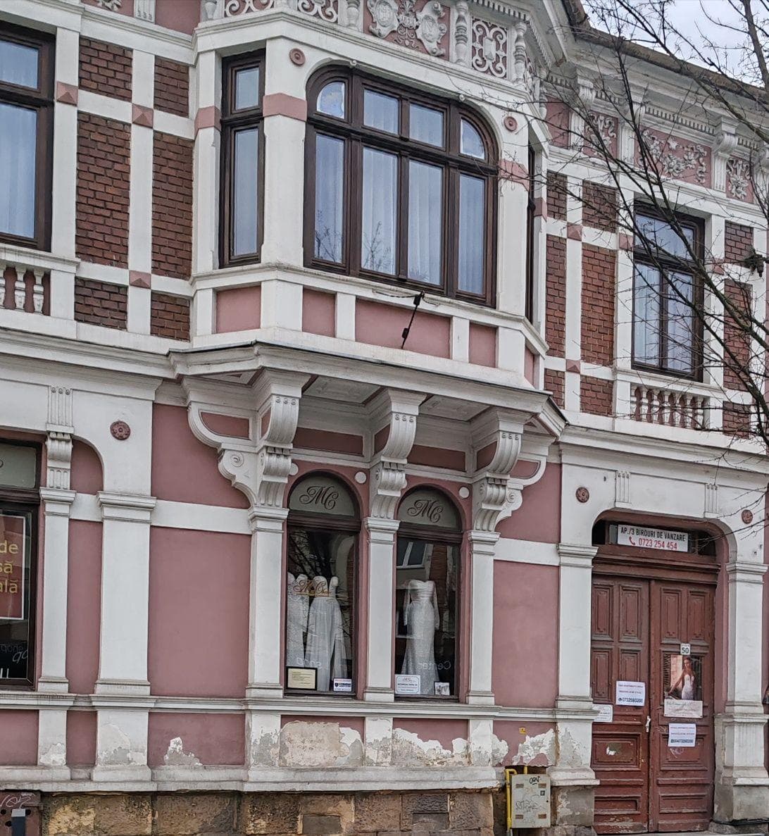 Vând ap. / 3 spații servicii renovate ultracentral 21 Decembrie nr. 50 - imagine 1