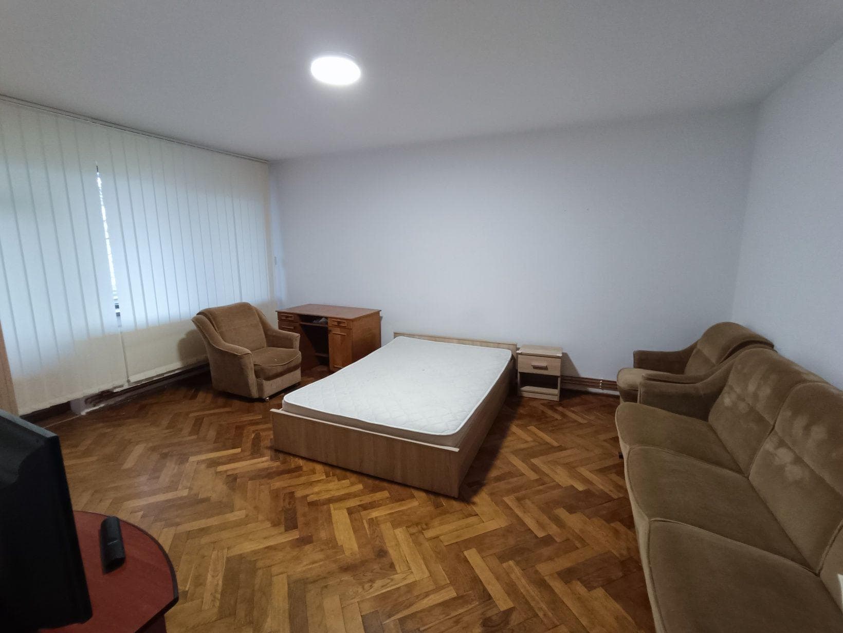 Dau in chirie Apartament 2 camere in cartierul Plopilor vechi