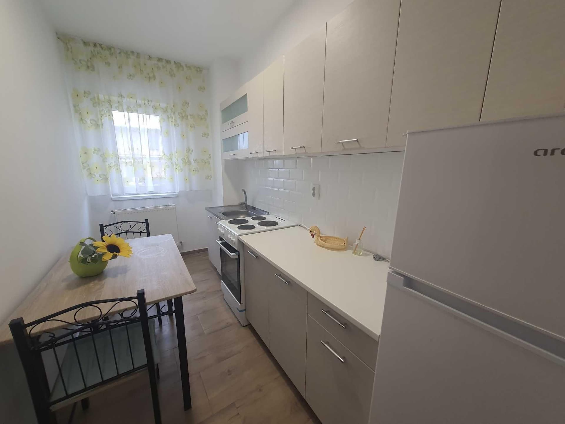 PF inchirez ap 2 camere decomandate cu parcare zona Buna Ziua - imagine 1