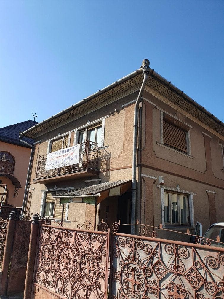 Inchirez casa cu etaj