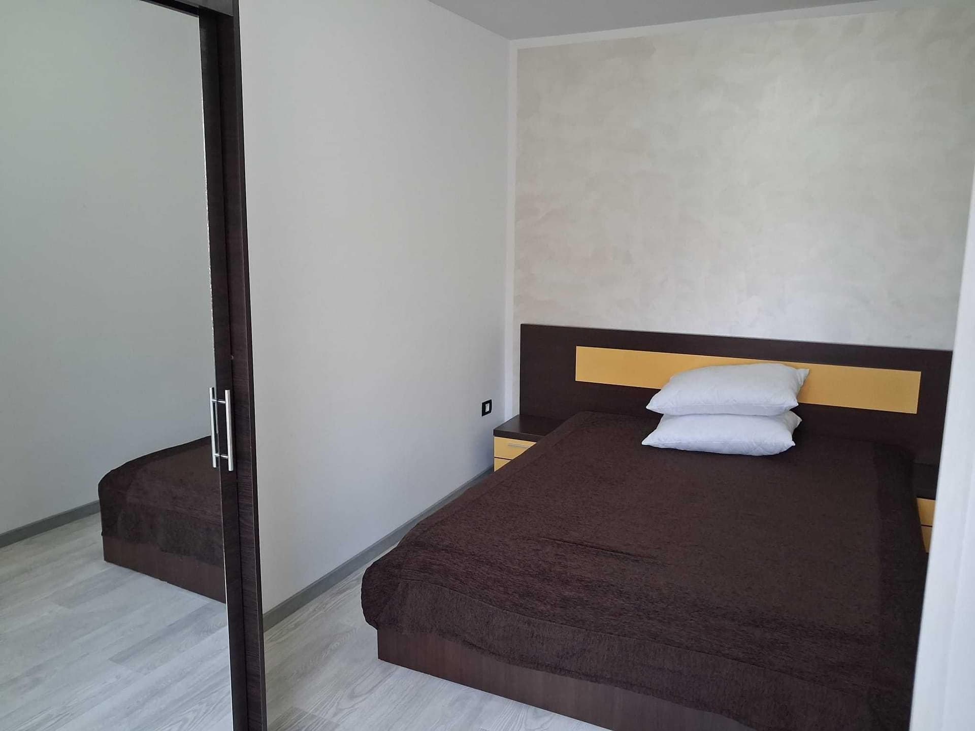 Inchiriez apartament 2 camere, 42 mp,  zona Ciresica - imagine 1