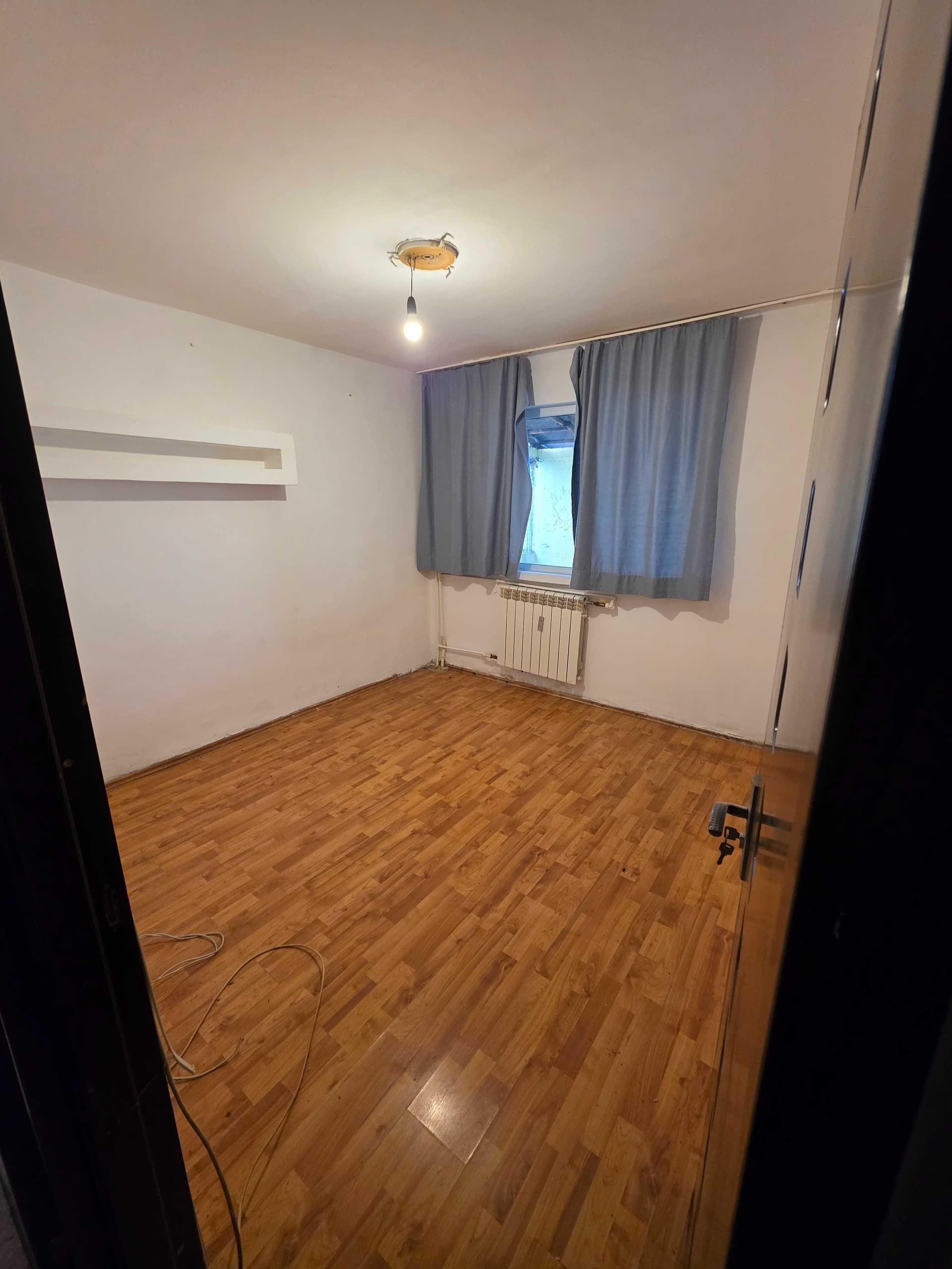 Apartament semidecomandat zona Orizont - imagine 1
