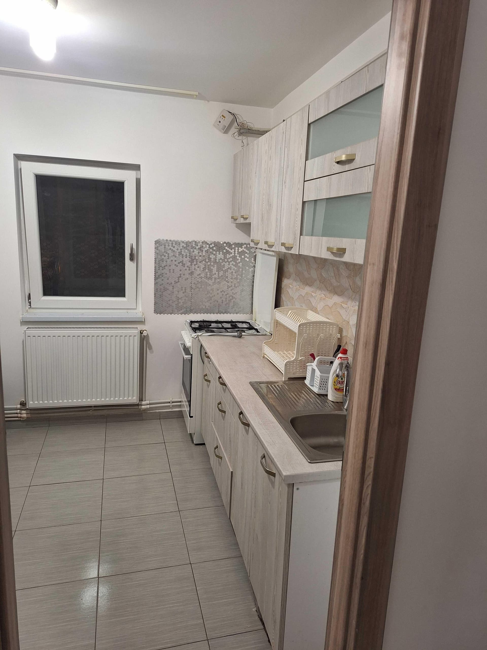 Închiriez apartament 2 camere 1 Mai - imagine 1
