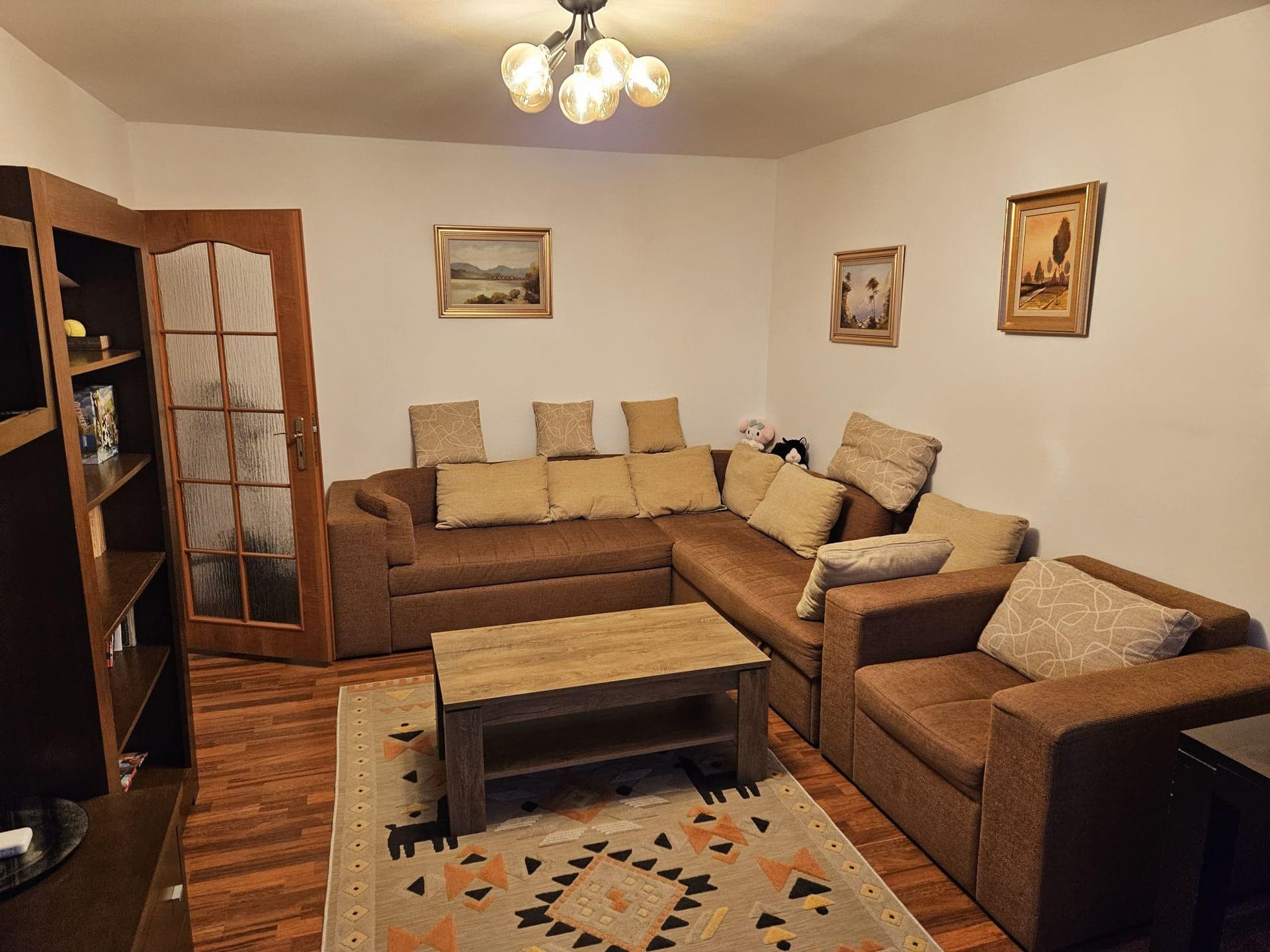 Inchiriez apartament 3 camere strada Spania - imagine 1