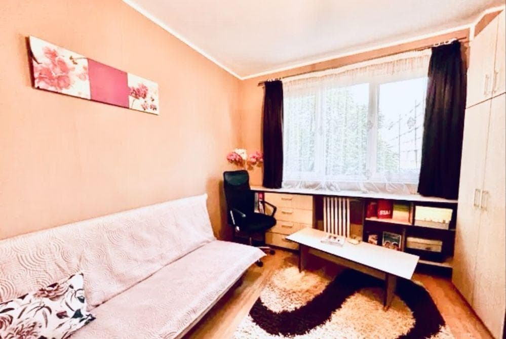 Studio renovat, mobilat-etaj 1 lângă malul Crișului, aproape de centru