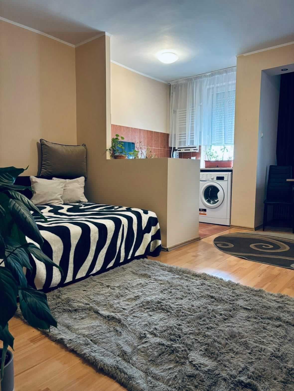 Vând Garsonieră Mobilată Zona Rogerius