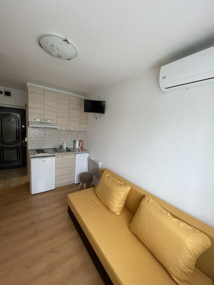 Vand garsoniera strada Iza, etajul 3 - imagine 1