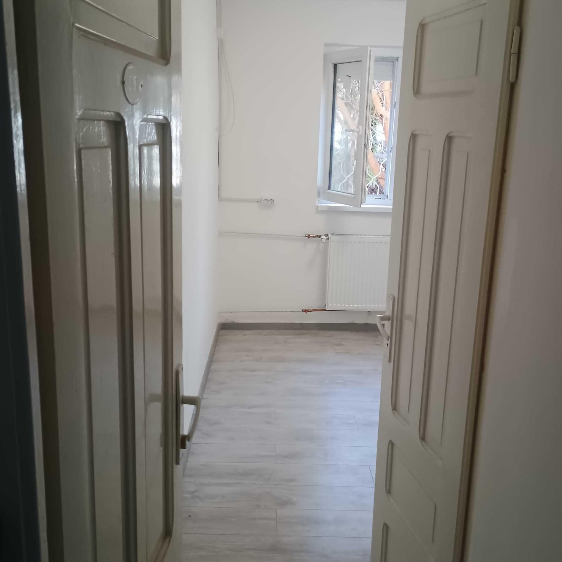 Vand Garsoniera , Parter, Strada Aluminei, Nr. 37 /A