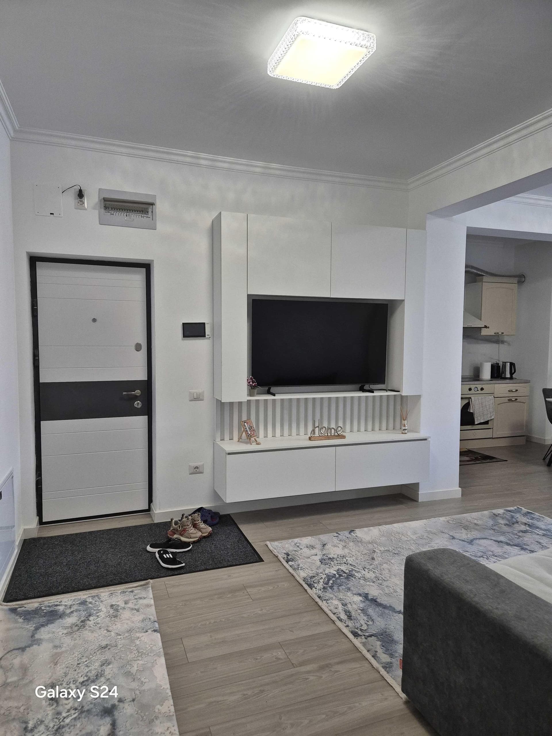 Vand apartament 2 camere cu parcare subterana