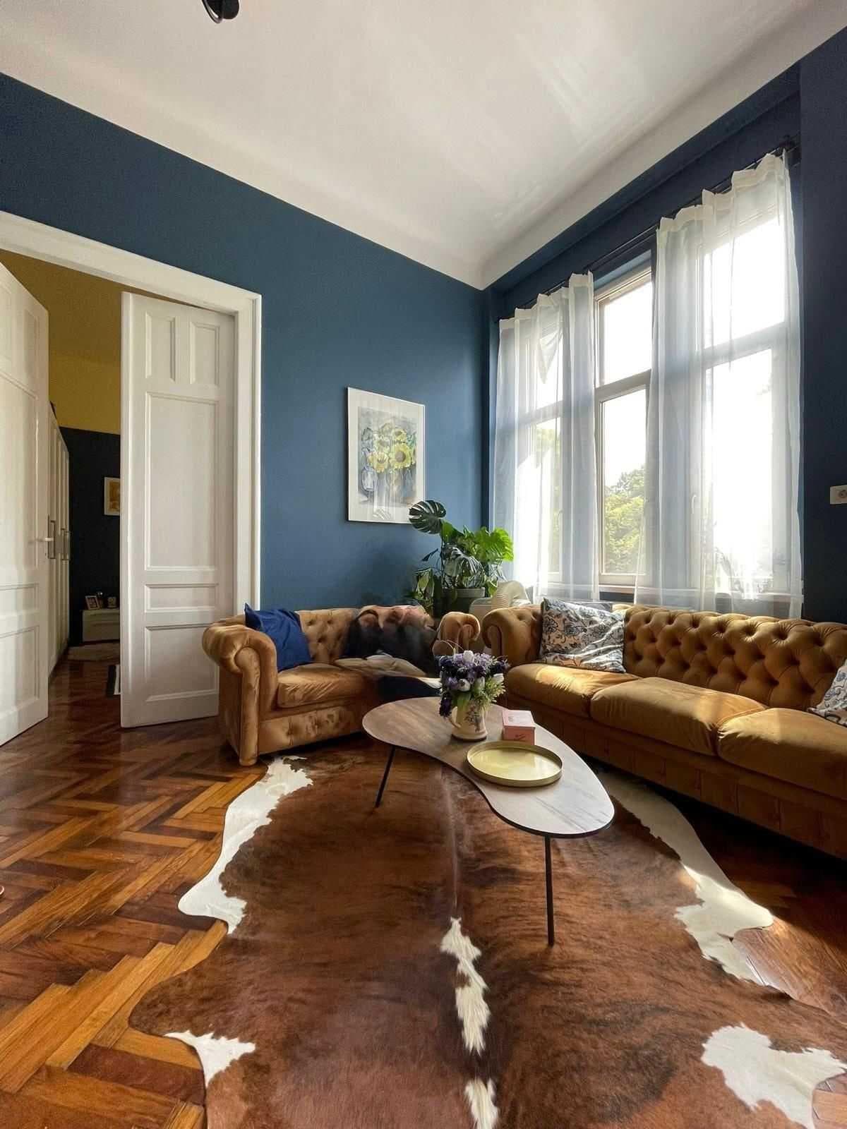 Vand apartament 2 camere,  ultracentral, elegant, autentic. - imagine 1