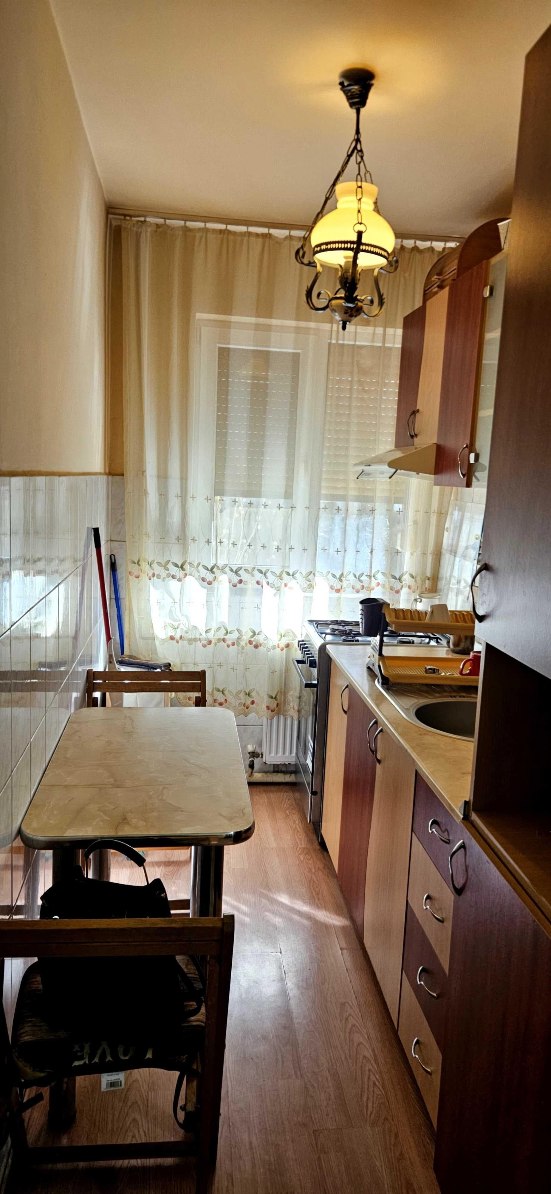 Vând apartament x, zona Velenta
