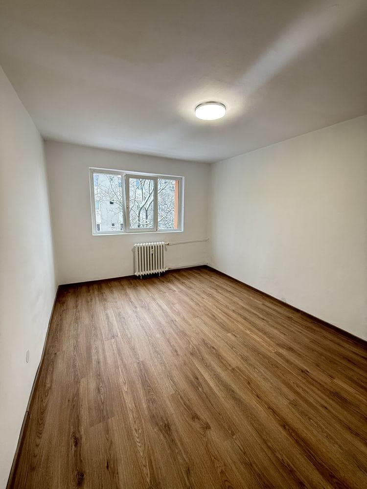 Apartament cu 3 camere , zona centrala