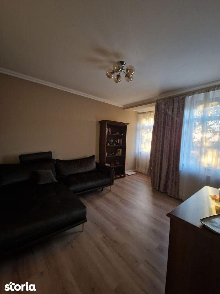 Proprietar – apartament 3 camere, 80 mp, etaj 2/2 strada Republicii