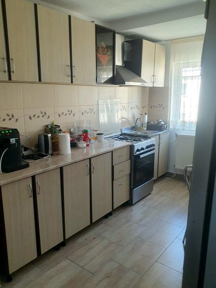 Vand apartament 3 camere Cantemir