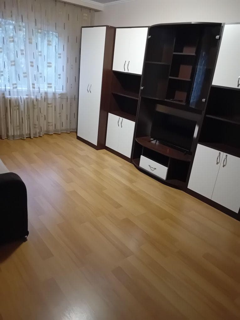 Proprietar închiriez garsoniera Decebal etajul 1