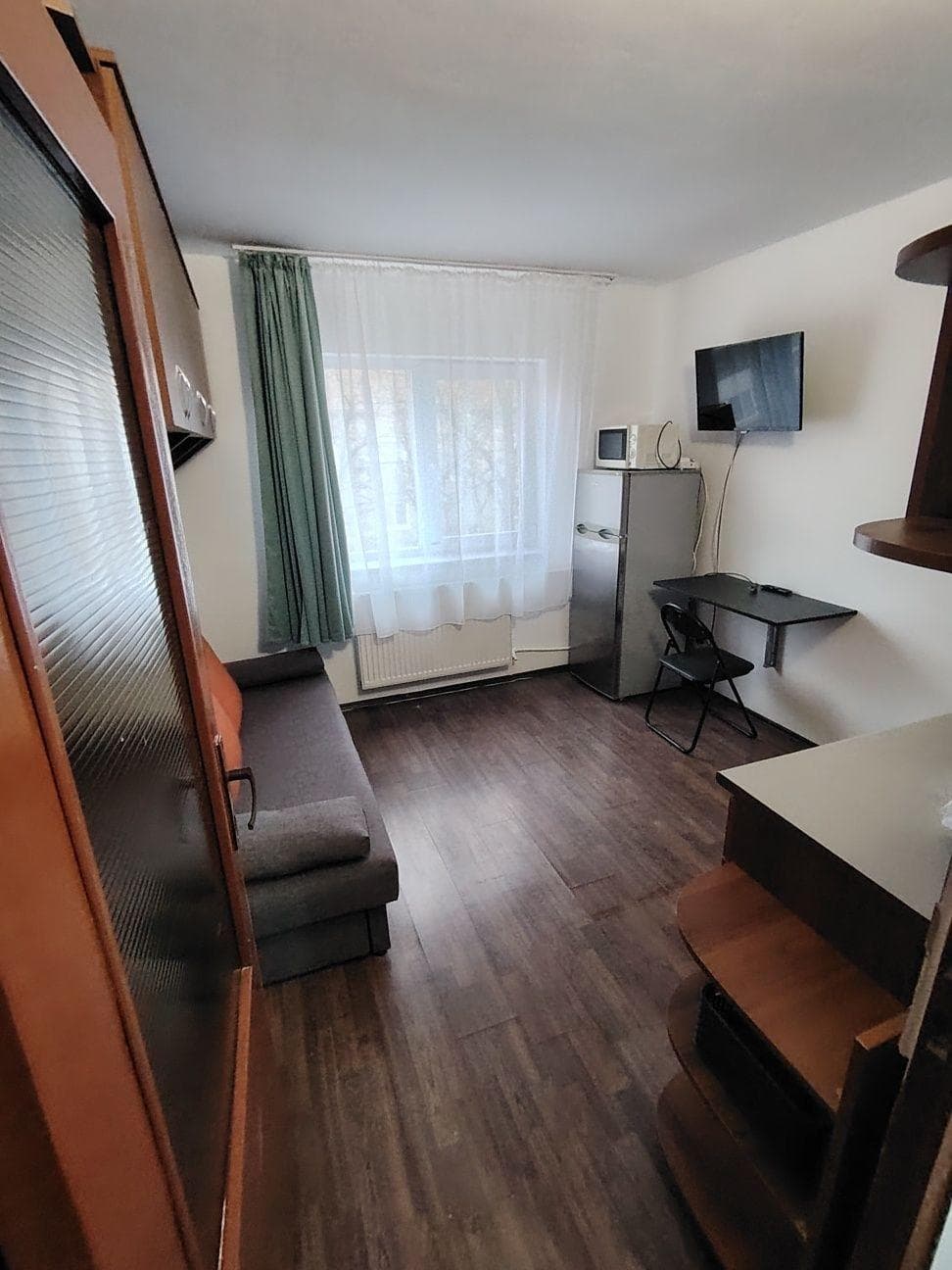 Se Închiriază Garsoniera