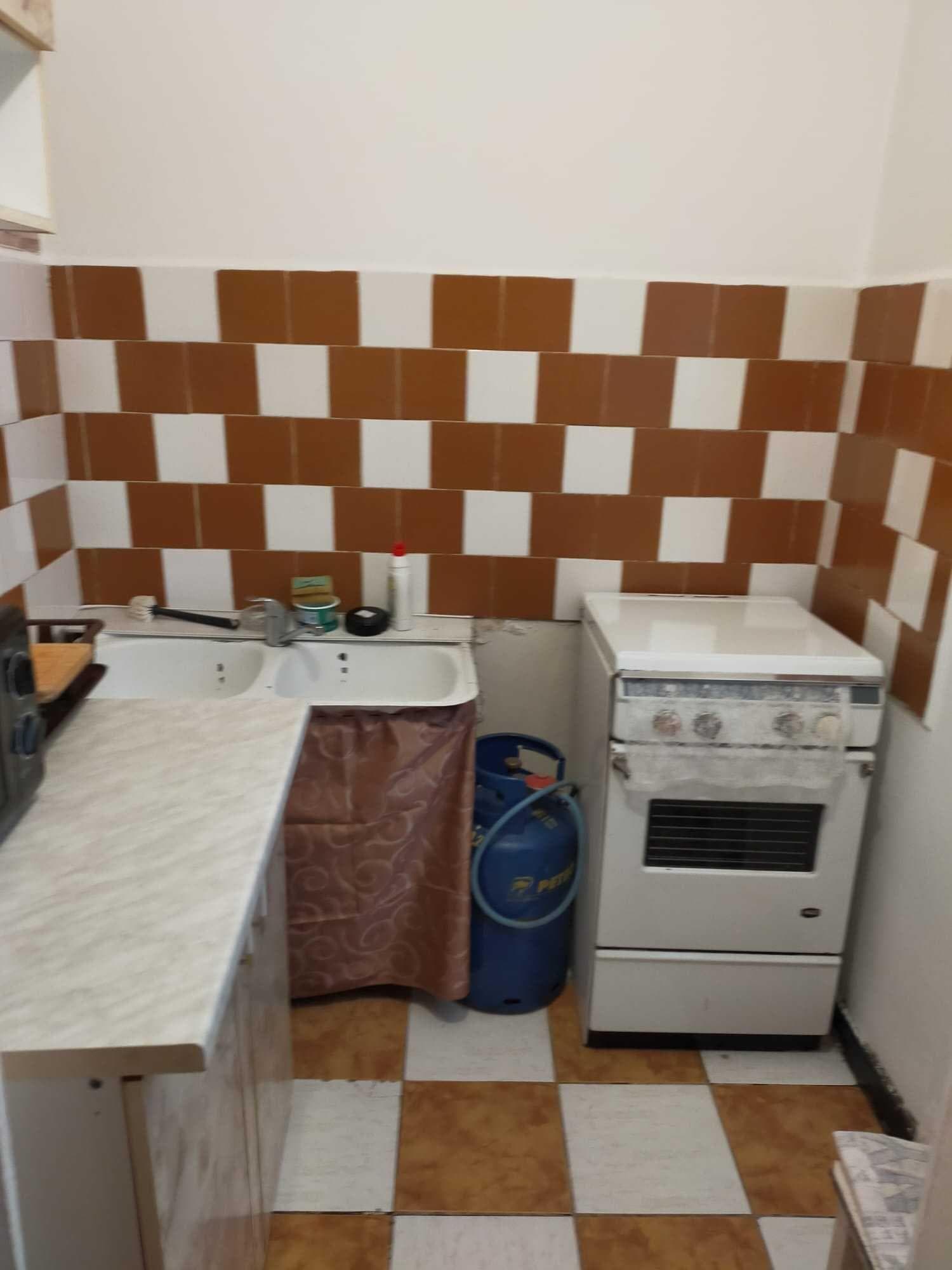 Închiriez garsonieră