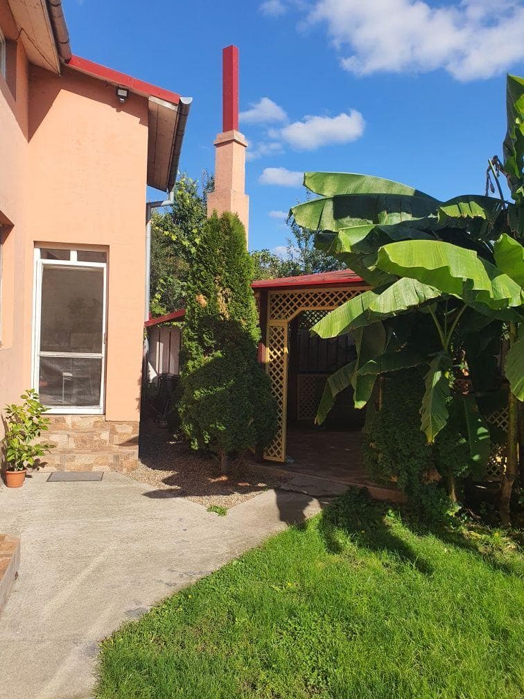 Chirie cameră  cu intrare separată .baie şi bucătărie comună