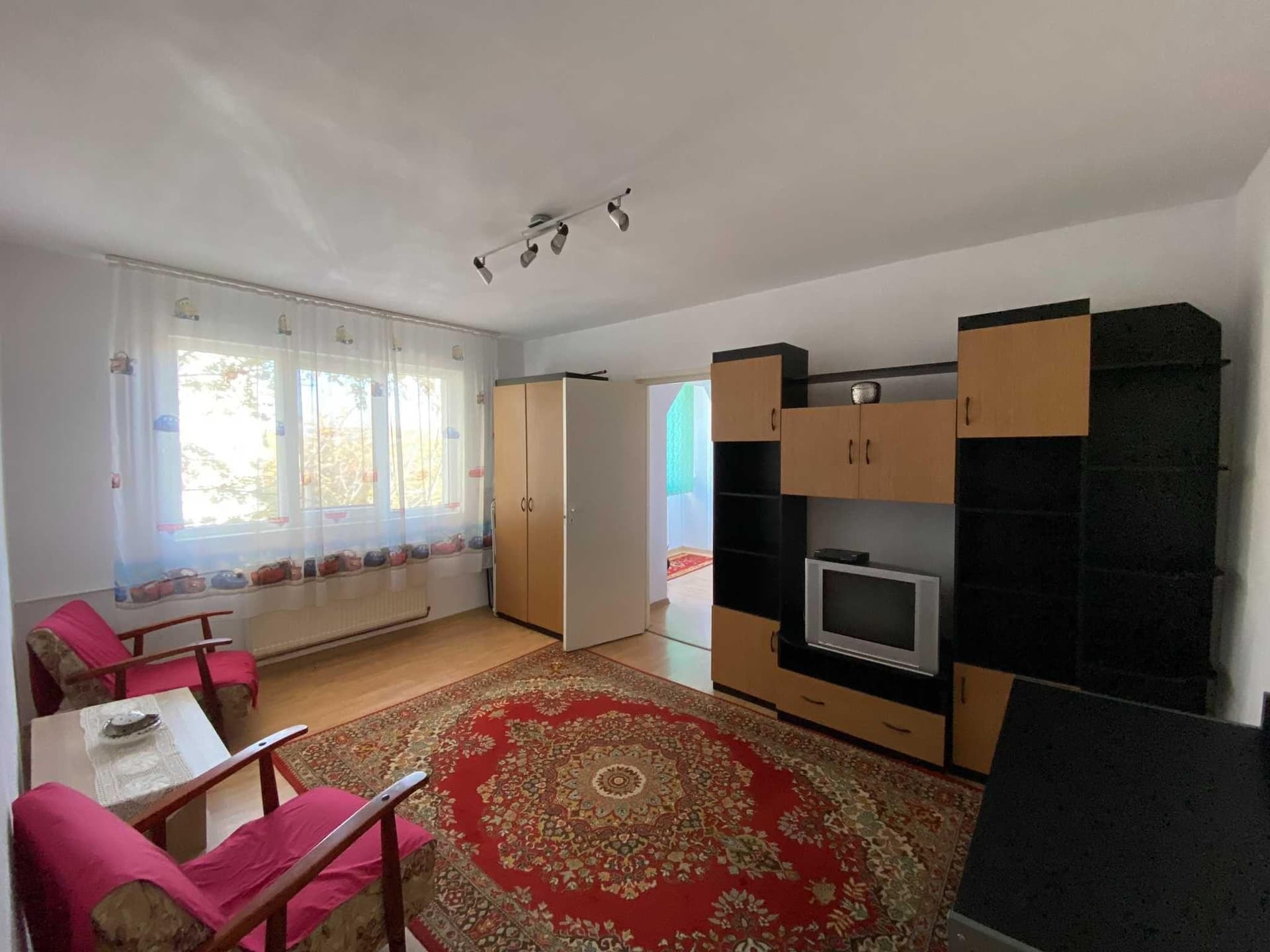 Apartament de închiriat, aproape de Universitate și Centru