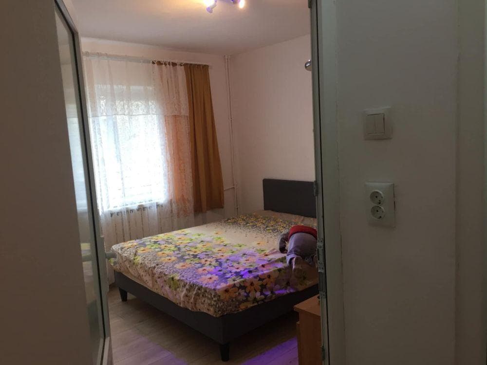 Inchiriez apartament cu 2 camere cartier Velenta