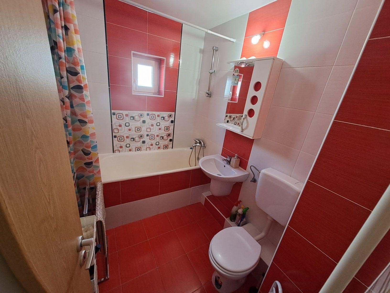 Inchiriez  Apartament 2 camere de închiriat – Rogerius, Str. Moldove - imagine 1